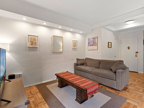 3rd image of 10 Plaza St E APT 4D