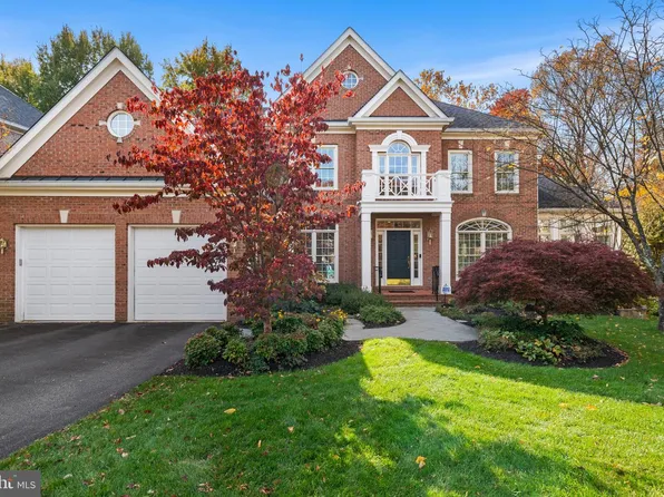 10121 Ratcliffe Manor Dr, Fairfax, VA 22030