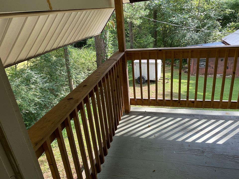 nice deck right off the kitchen