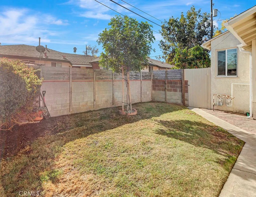 2 bed, 806 sqft, $3,200 — Photo 1