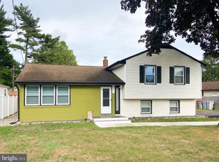 573 Royal Dr, Vineland, NJ 08360