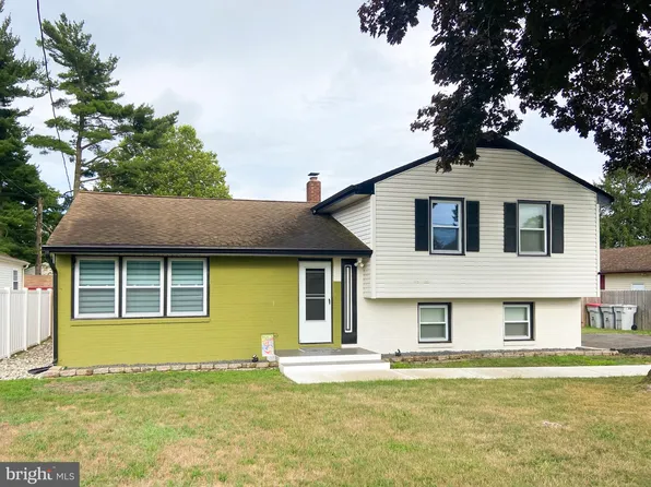 573 Royal Dr, Vineland, NJ 08360