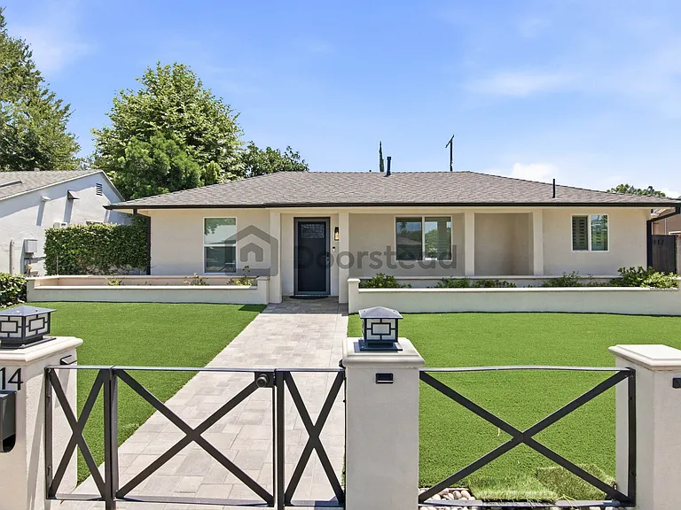 7414 Lasaine Ave — Photo 1