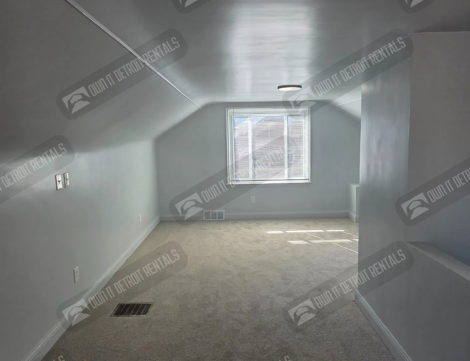 House - Bungalow — Photo 4