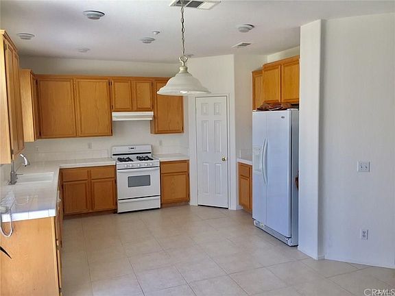 5th image of 15161 Holiday Dr