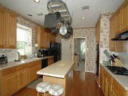 4th image of 1404 Edgewater Dr