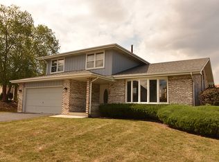 9422 Peacock Ln, Tinley Park, IL 60487