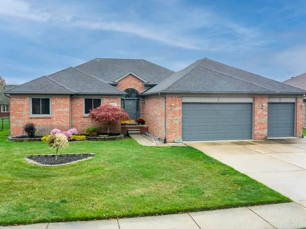 34300 W Hill Dr, Chesterfield, MI 48047