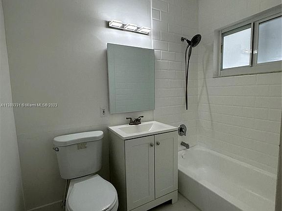 3rd image of 300 Mendoza Ave APT 3