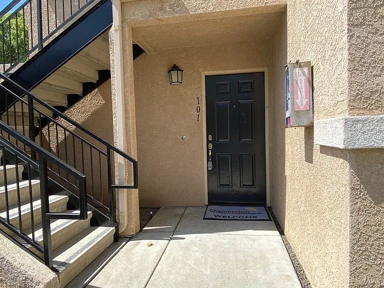 Sunny Creek Apartments — Photo 18