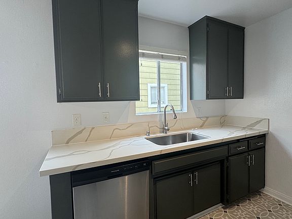 2nd image of 5439 Whitsett Ave #8