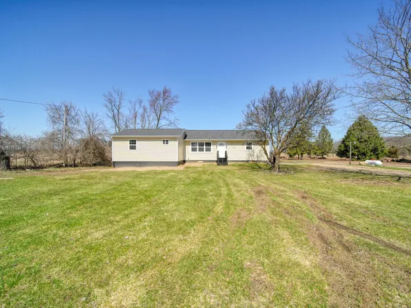 17650 Lewis Rd, Cement City, MI 49233