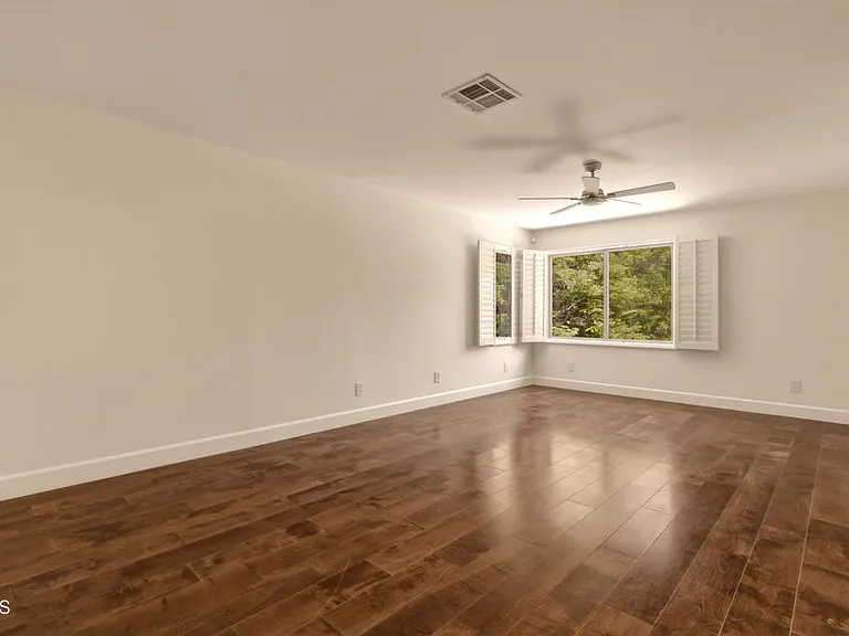 664 S Mansfield Ave — Photo 13