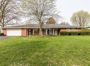 527 Manor Dr, Newark, OH 43055