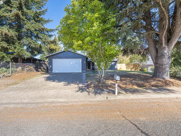 2713 E Walnut Ave, Newberg, OR 97132
