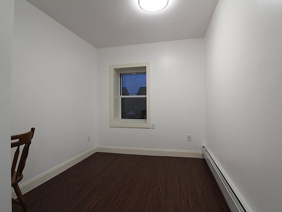 2nd image of 39 Bay 13th St Floor 1