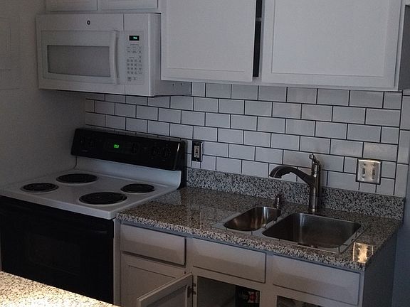 3rd image of 1615 Cottonwood Dr APT 19