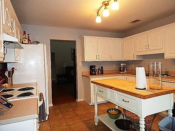 4th image of 4547 Country Glen Cir