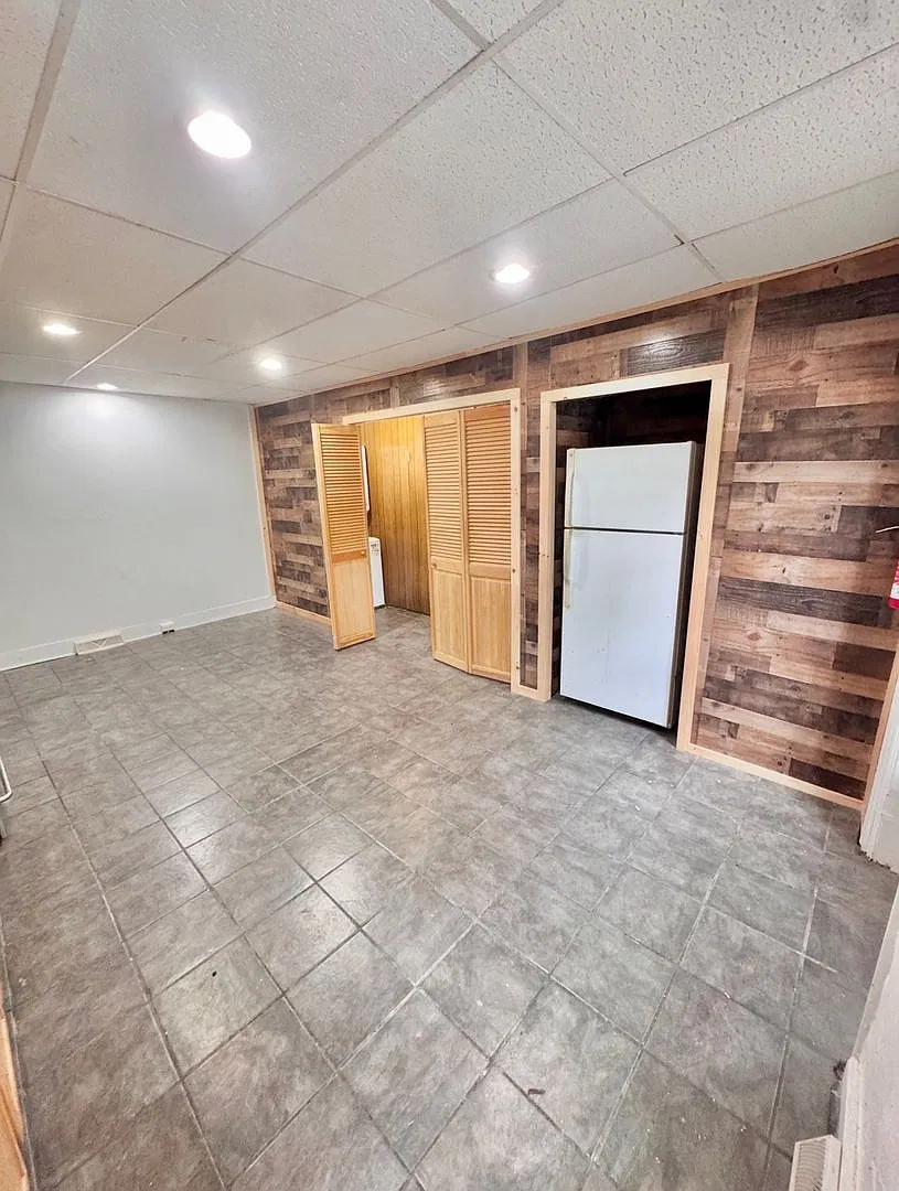 1847 E Emmaus Ave — Photo 3