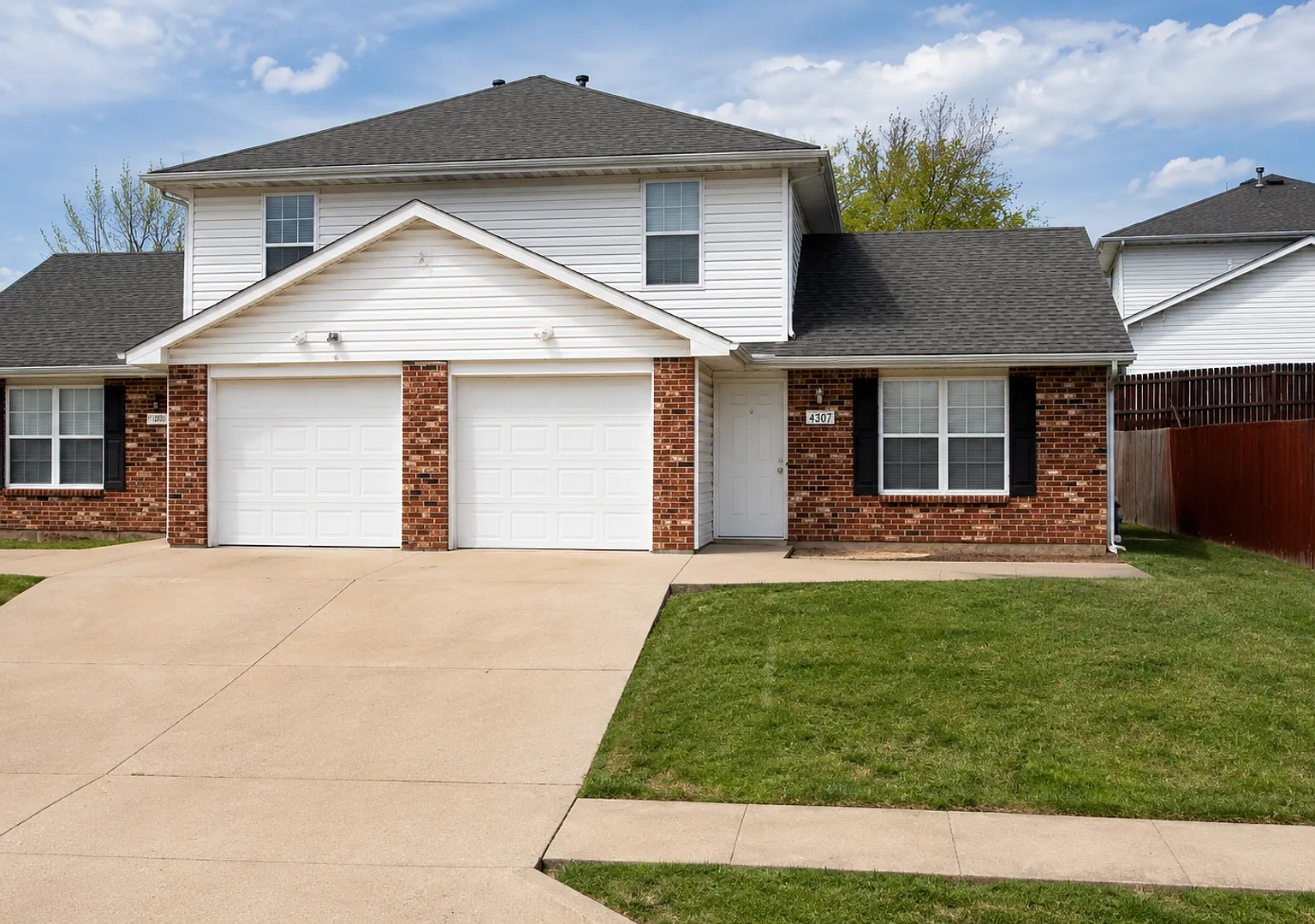 3 bedrooms and 2 bathrooms — Photo 1