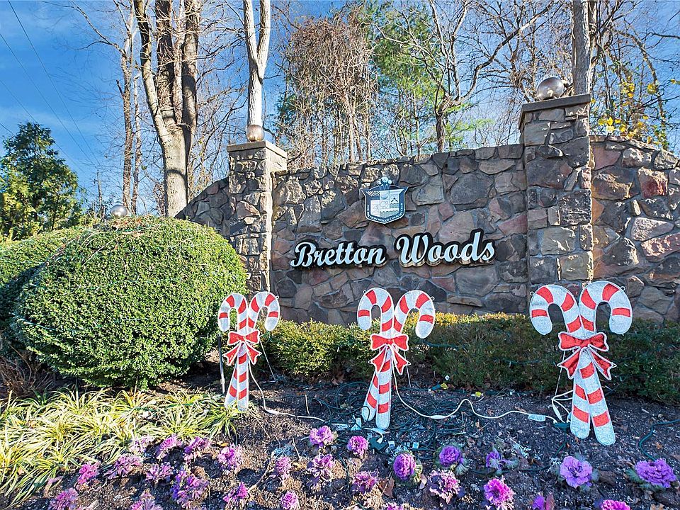 1st image of 374 Woodland Ct #5