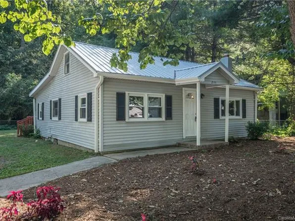 2131 Somerset Dr, Hendersonville, NC 28791