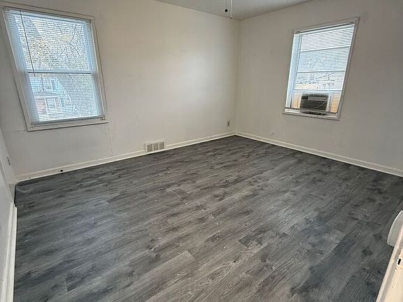 5th image of 9523 Charlotte St