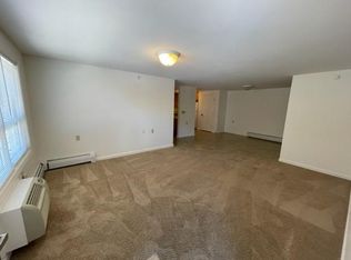 15 Mopsic Ct APT 201, Norwich, CT 06360