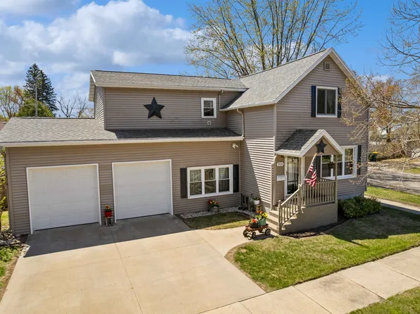 2631 Hannah St, Marinette, WI 54143