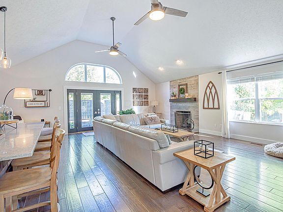 5th image of 8681 Oak Creek Dr