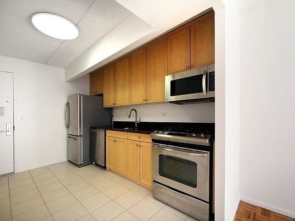 4th image of 280 E 2nd St #410