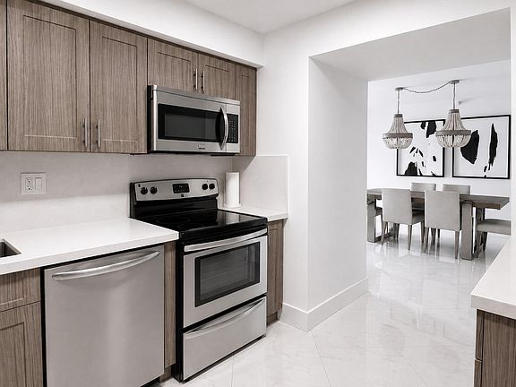 3rd image of 3600 MYSTIC POINTE Drive #608