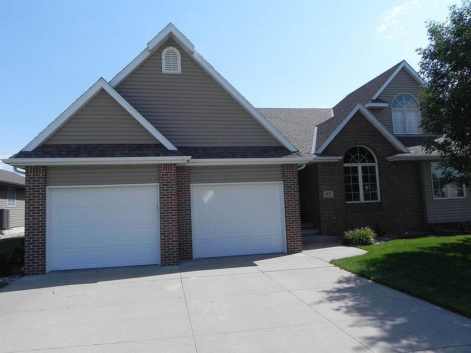 1st image of 3833 Meadow Way Trl