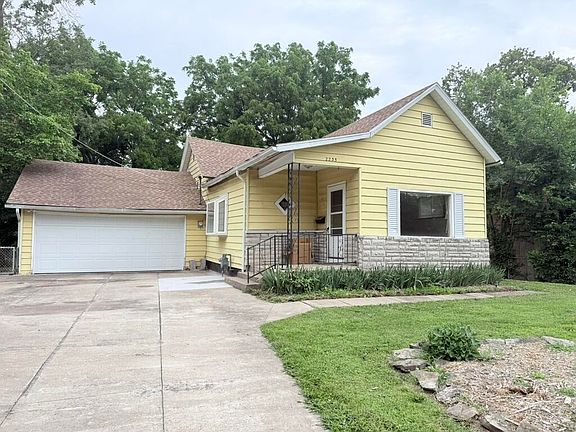 3rd image of 2235 N Campbell Avenue