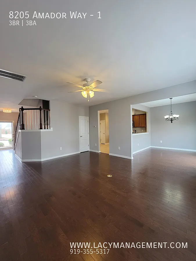 3 bed, 2.5 bath, 1814 sqft, $1,845 — Photo 3