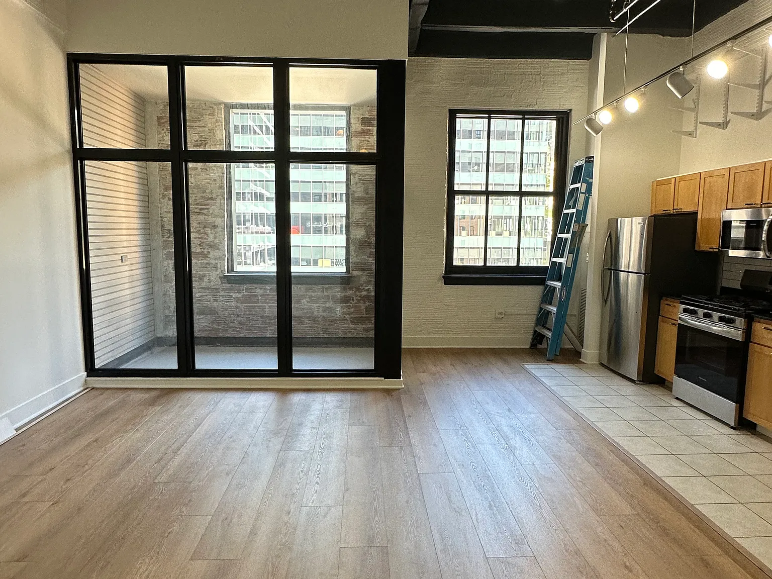 1 bed, 600 sqft, $2,100 — Photo 3