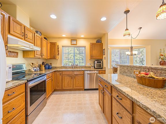 3rd image of 205 Sunset Place