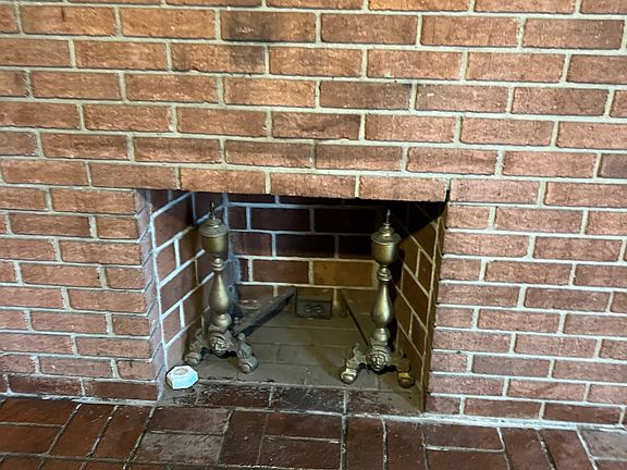 4th image of 224 N College St #224