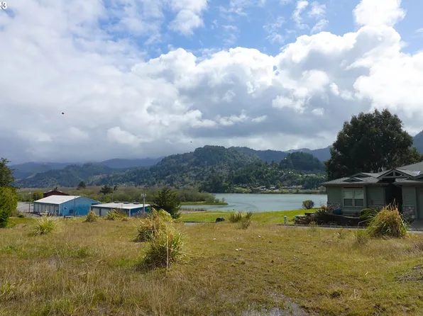 316 Hume Rd, Gold Beach, OR 97444