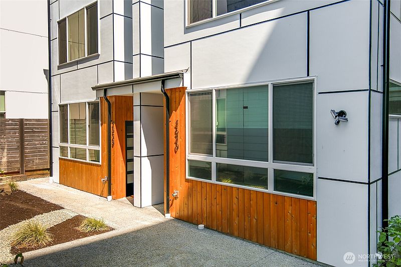 2nd image of 4540 40th Avenue SW