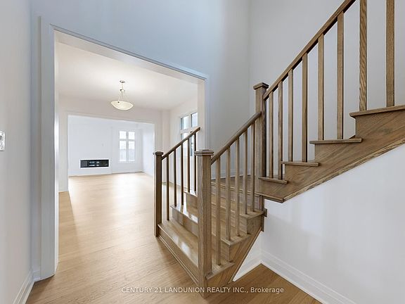 5th image of 19 Spring Oak Cres