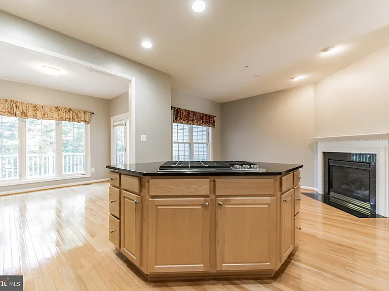 4858 Lee Hollow Pl — Photo 9