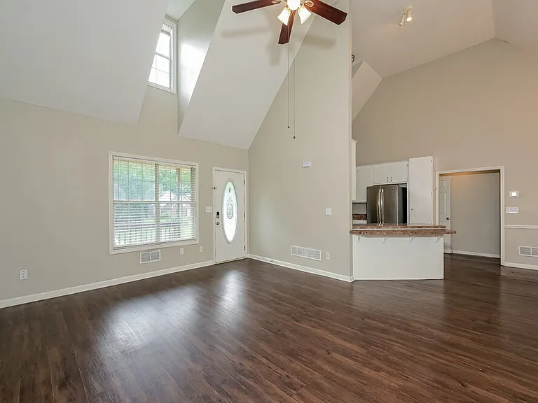 128 Alexander Dr — Photo 6
