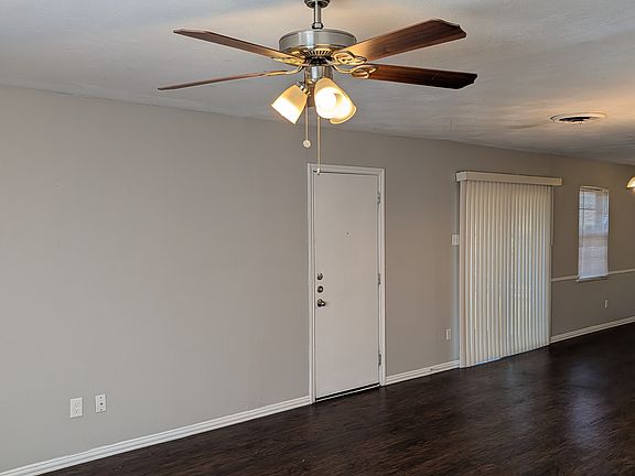 5th image of 4725 Leonard St