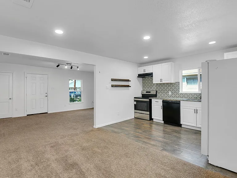 818 N Virginia St — Photo 14