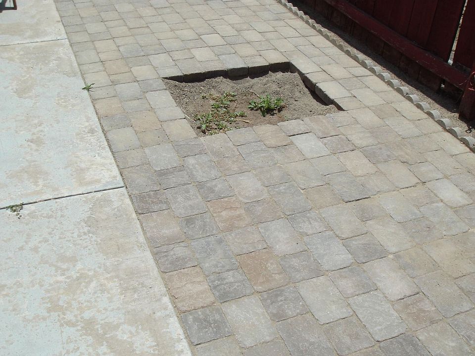 Grand cobblestone garden