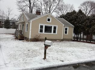 13 Courtland Dr, Narragansett, RI 02882