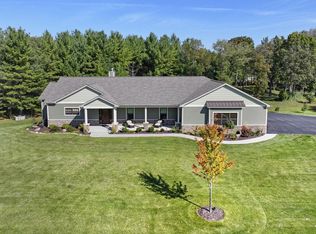 6844 Horseshoe Trl, Burlington, WI 53105