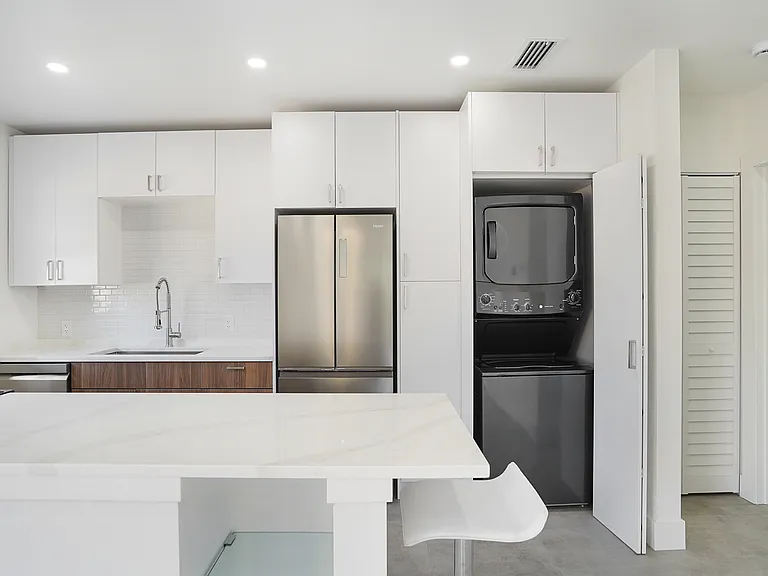 1119 W Las Olas Blvd #4 — Photo 4