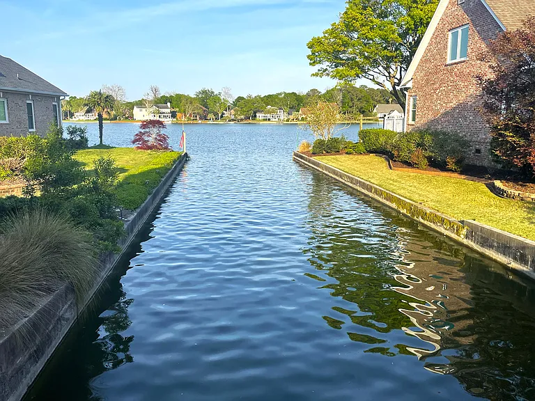 1264 Center Lake Dr — Photo 37